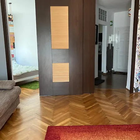 Designer Feszek Daire