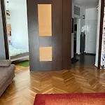 Designer Feszek Lägenhet
